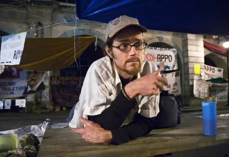 La Sección 22 impulsa homenaje para preservar la memoria del documentalista Brad Will a 20 años de su labor en Oaxaca